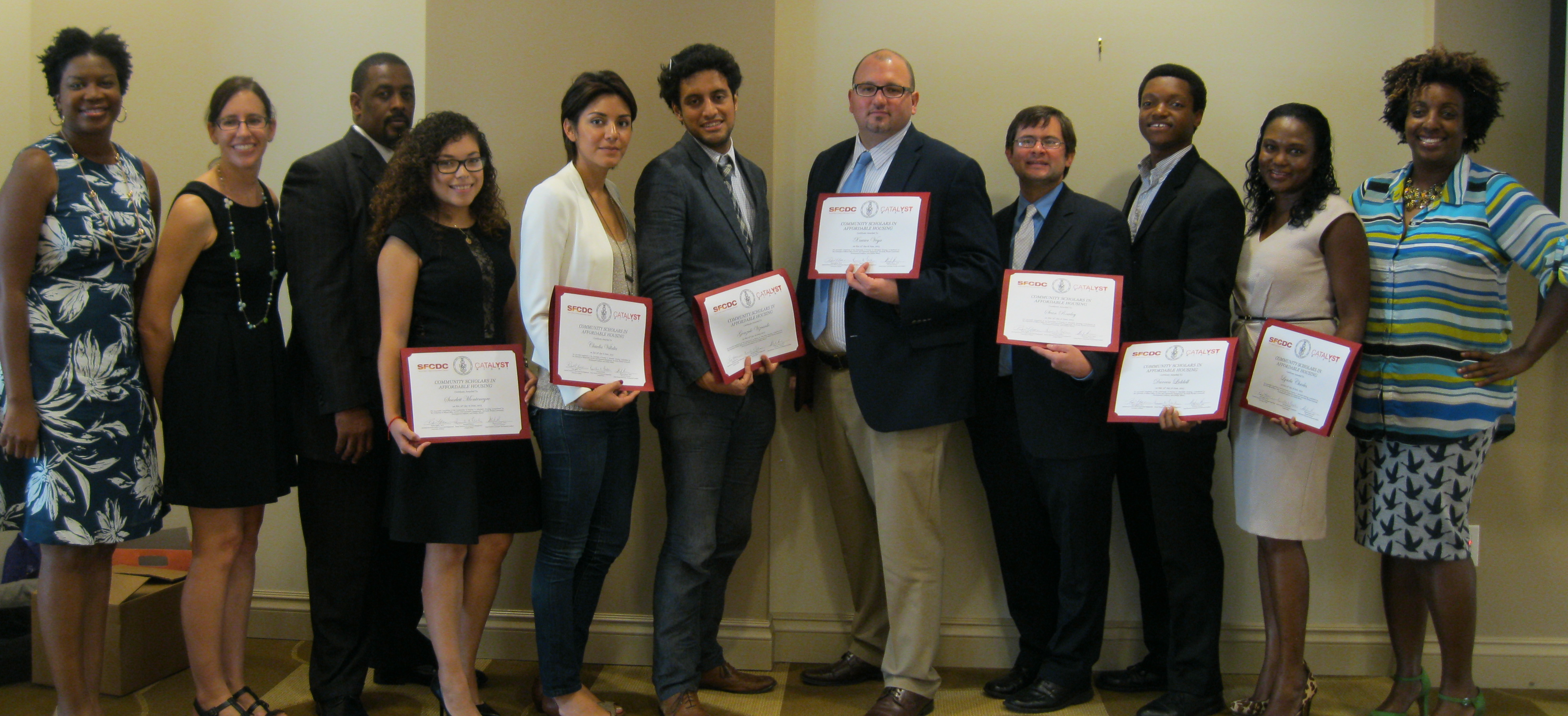 The 2015 cohort of Community Scholars hold up their certificates